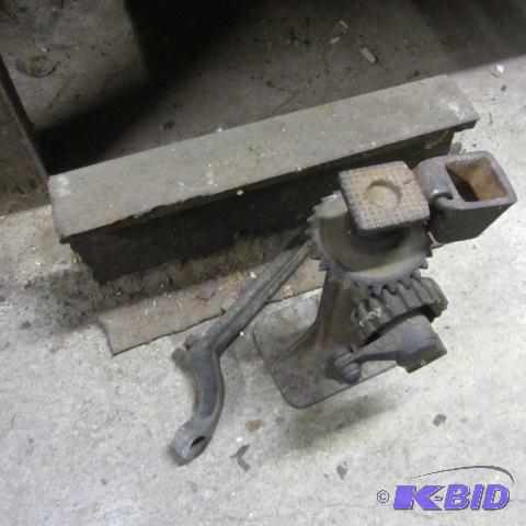 Railroad Tie Anvil, Ratchet Jack