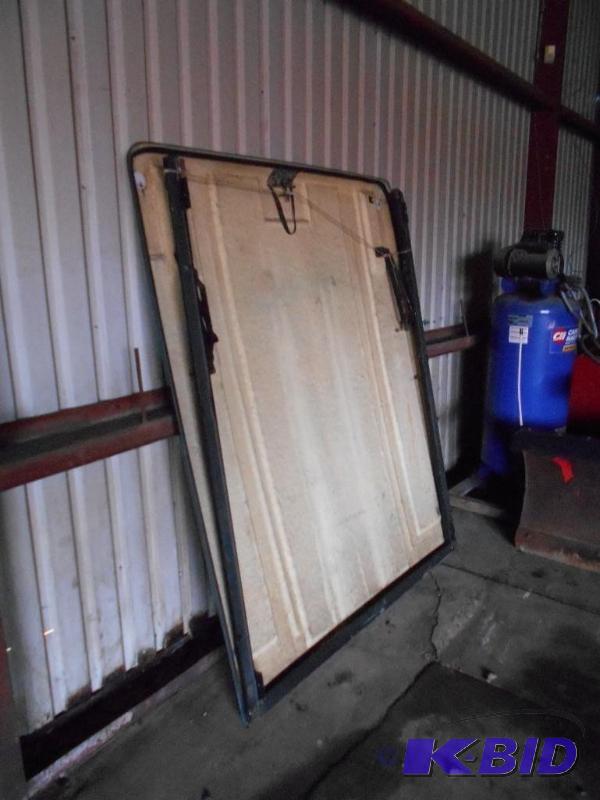 lot 13 image: A.R.E. Tonneau Cover. Fits 1988-1998 Chevy  GMC 6 Box.