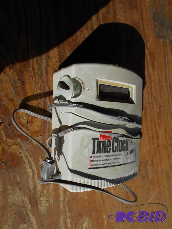 lot 18 image: Royal TC100 Time Clock