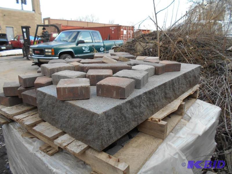 lot 19 image: Pallet of Brick