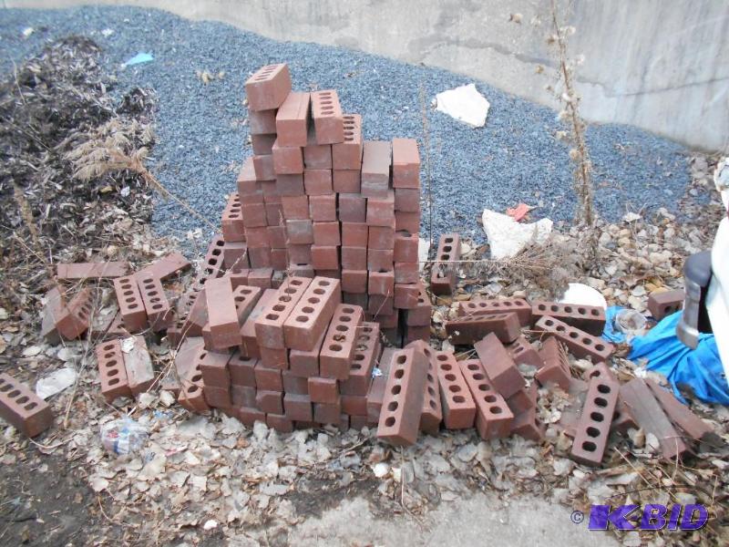 lot 22 image: Pile of Bricks