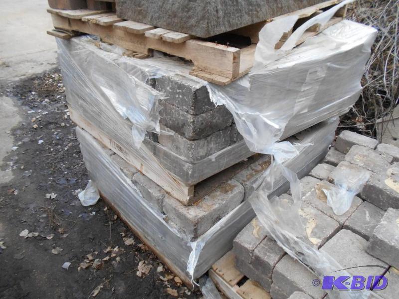 lot 30 image: Two pallets of bricks.