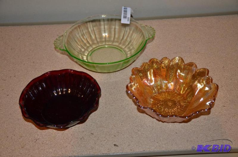 lot 101 image: purple glass bowl 6.5" glass flower bow...