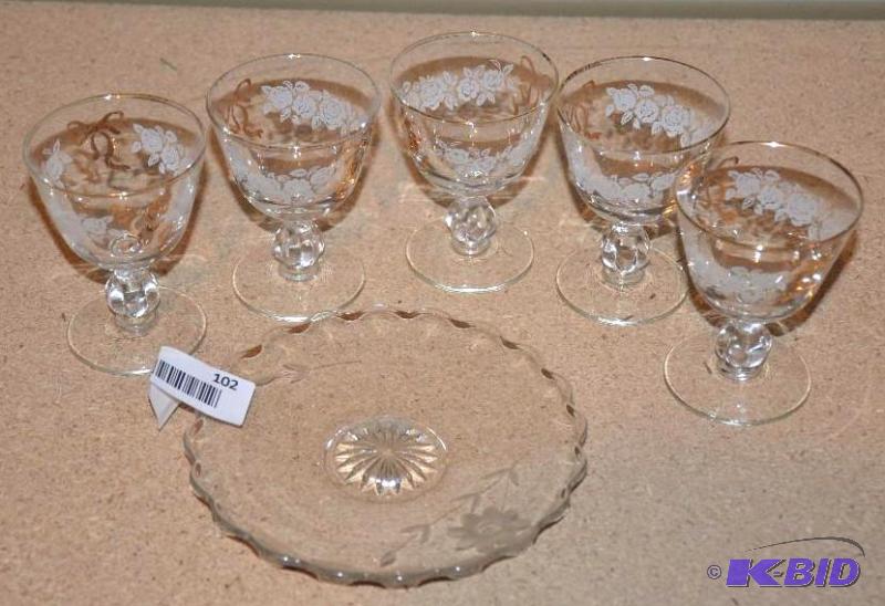 lot 102 image: 5 wine glasses With rose design 2 34&quotx...