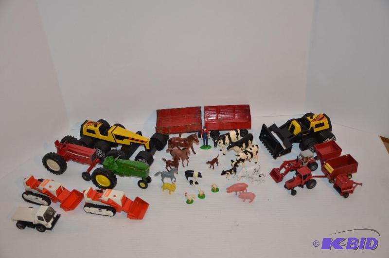 lot 105 image: Farm toys, Tonka grader 9" long, Tonka L...