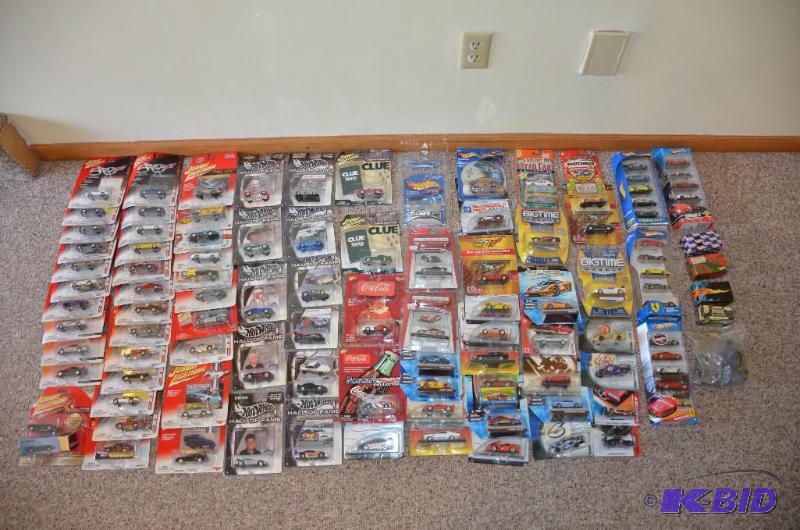 lot 112 image: Hot Wheels in original package - approx 103 c...