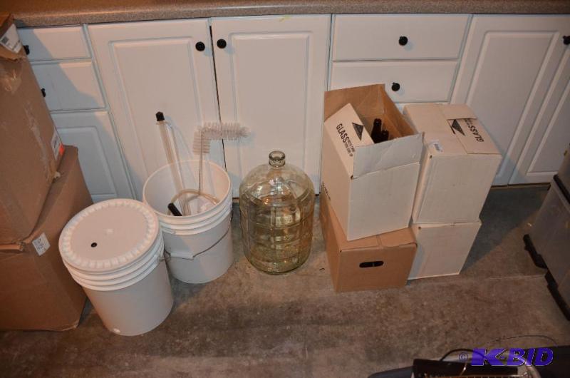 lot 130 image: Beer making kit- lower level...