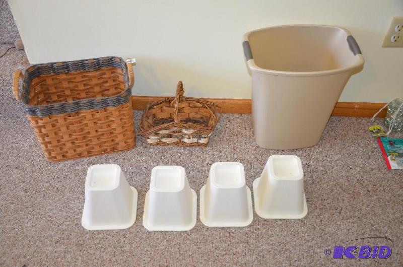 lot 153 image: - 2 baskets 9&quotx9.5&quotx13", 6.25&...