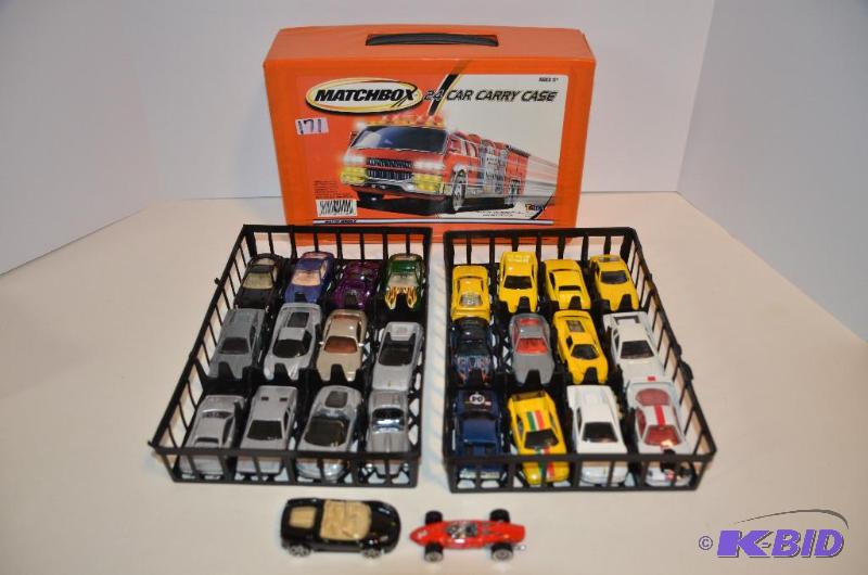 lot 171 image: Case of 26 Hot Wheels & Matchbox cars, in...