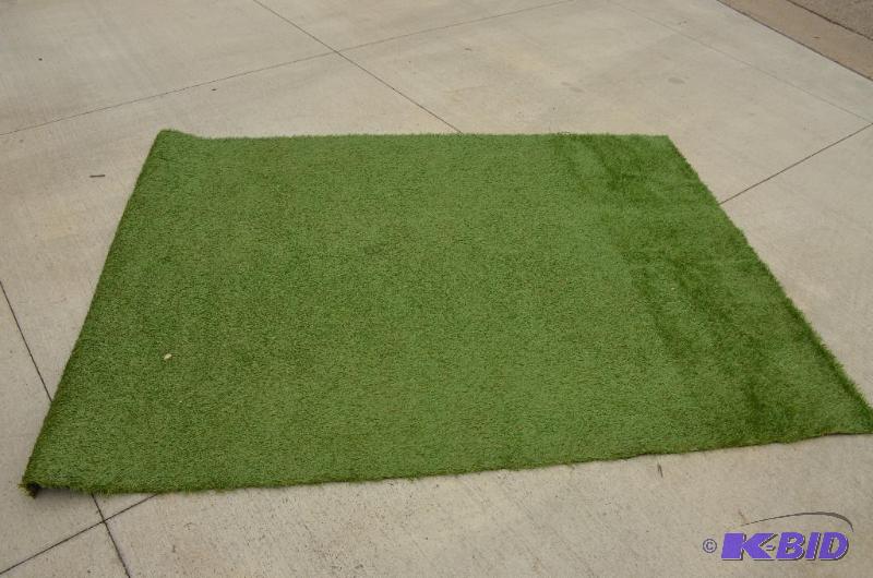 lot 198A image: fake grass carpet 6x8"...