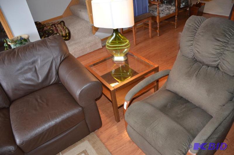 lot 20 image: Oakwood Glass top table. 24&quotx24&quotx18...