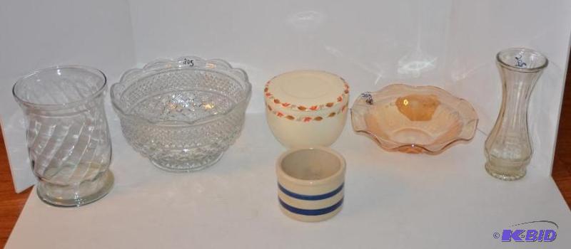 lot 205 image: Carnival glass dish, vintage bowl with lid wi...