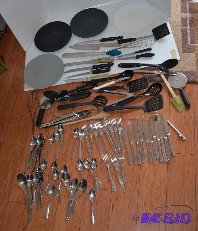 lot 209 image: Kitchen ware - flatware, knives, 3 plastic pl...