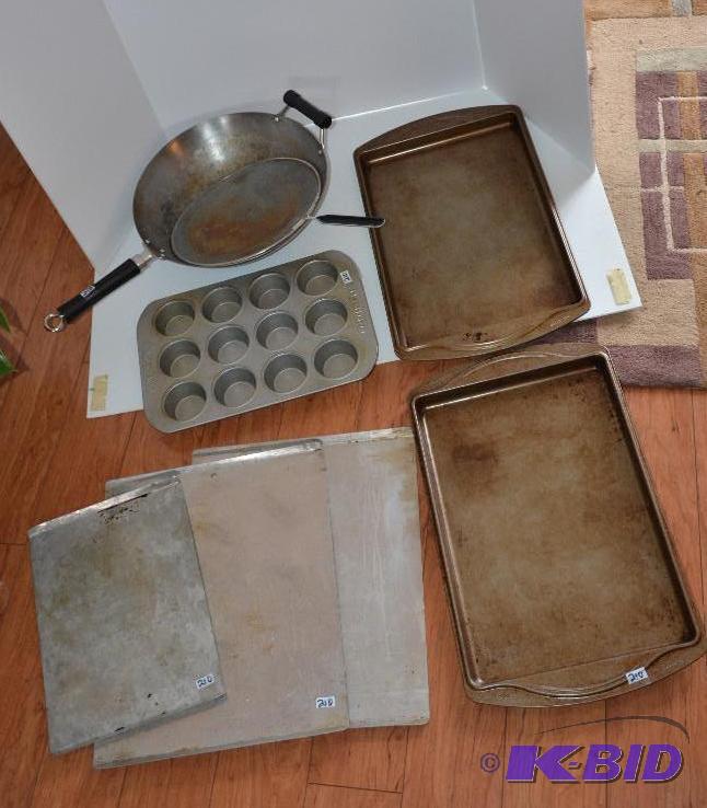 lot 210 image: Kitchen ware - Wilton cookie sheets, muffin t...