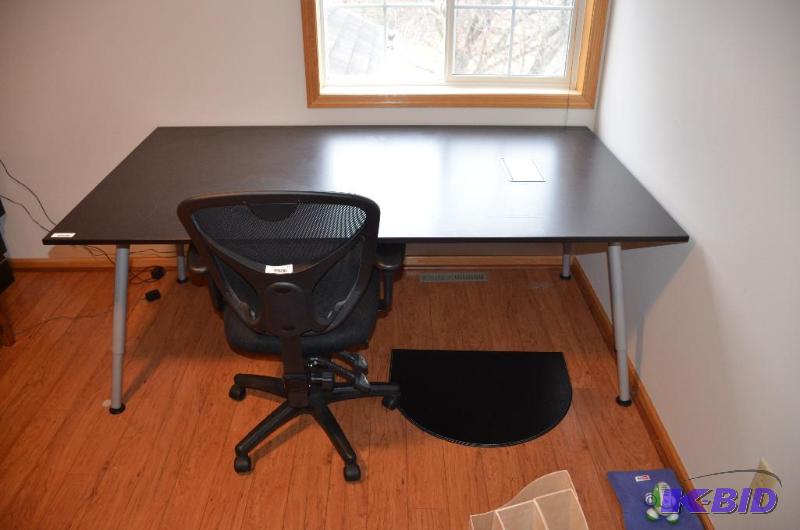 lot 36 image: Ikea Galant table with adjustable legs. Can...