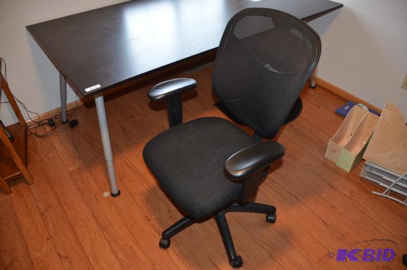 lot 38 image: Adjustable Black Office chair. 41" tall...