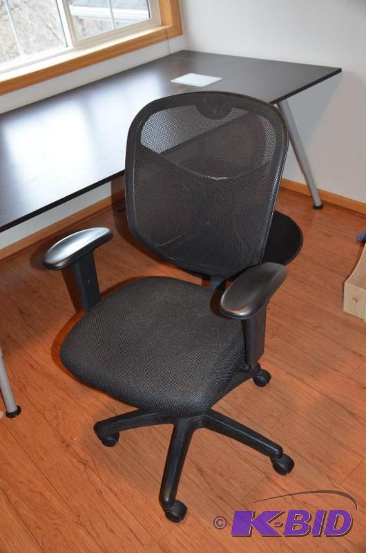 lot 39 image: Adjustable Black Office chair. 41" tall...