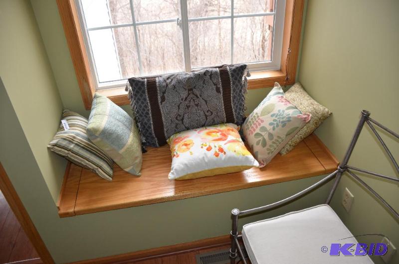 lot 54 image: 6 pillows largest is 24" x16"....