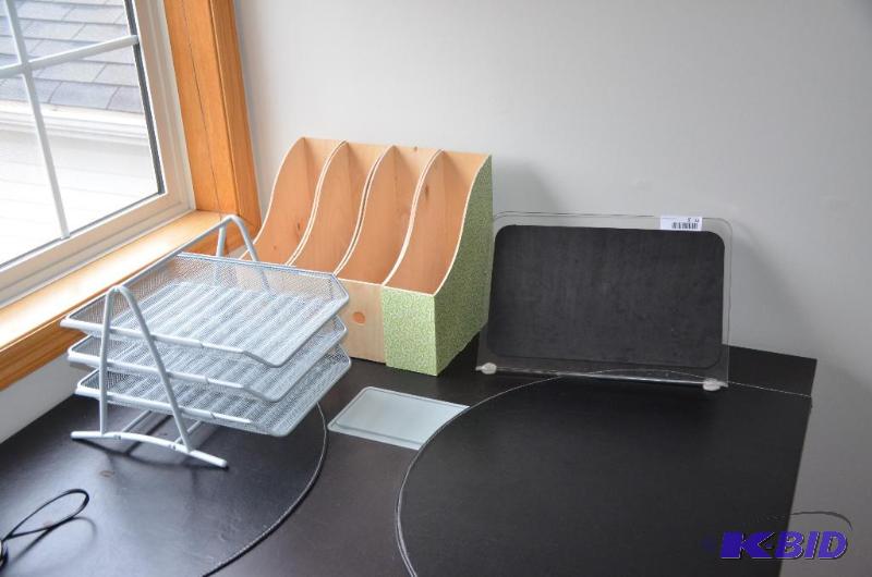 lot 62 image: Lot of office items. Metal paper basket, 4 pa...