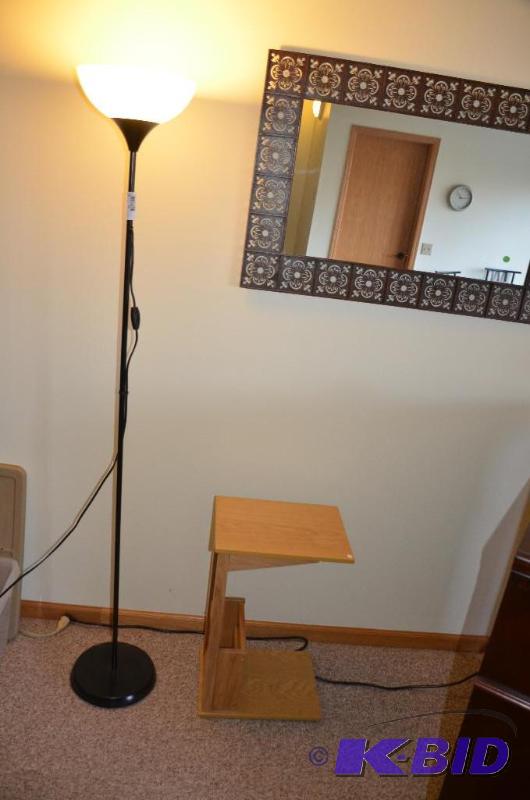 lot 67 image: Floor lamp 69  - it may match lot 31. Wo...