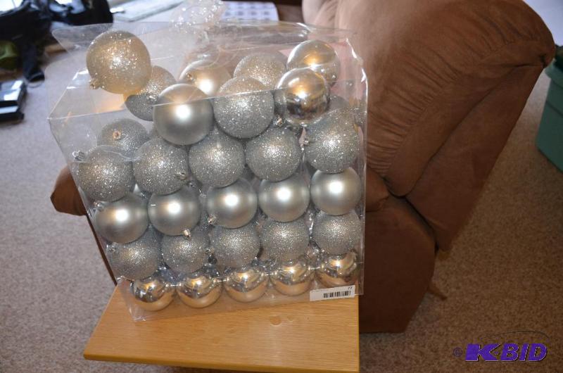 lot 77 image: Set of aprox. 50 matching Christmas tree orna...