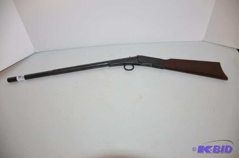 lot 82 image: KING JUNIOR No. 10 BB Gun......this single-sh...
