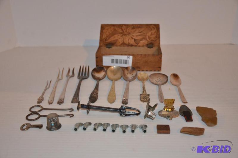 lot 90 image: 1 Madeira Towle sterling silver pickle fork. ...