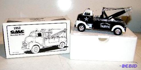 lot 102 image: 1952 GMC Heavy Duty Wrecker Tow Truck - by Fi...