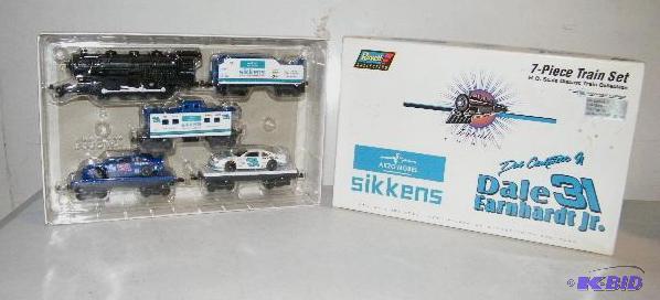 lot 106 image: 7 Piece Train Set - HO scale - Diecast - Reve...