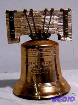 lot 131 image: Avon Liberty Bell - Produced 1976 - Empty - V...