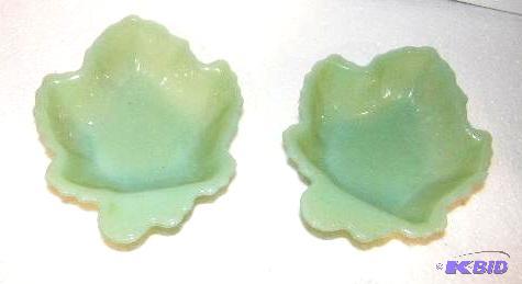 lot 18 image: 2 Piece Green Jadeite Vintage Dip Dish Maple ...