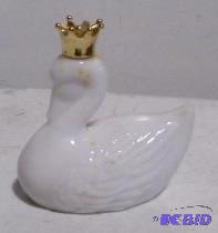 lot 189 image: Avon Royal Swan - Produced 1971-1972 - Has pe...