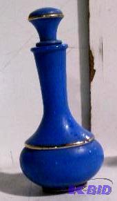 lot 198 image: Avon Royal Vase - Produced 1970 - Has perfume...