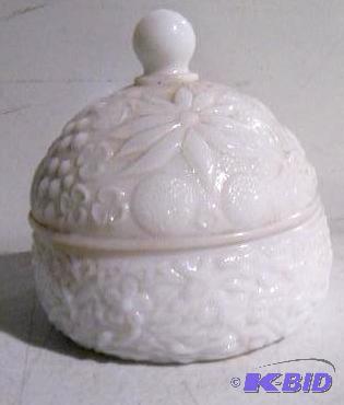 lot 230 image: Avon Soapdish With Lid - Love Nest - Empty - ...