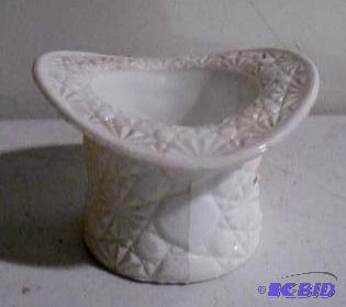 lot 263 image: Fenton White Milk Glass Top Hat - Daisy and b...