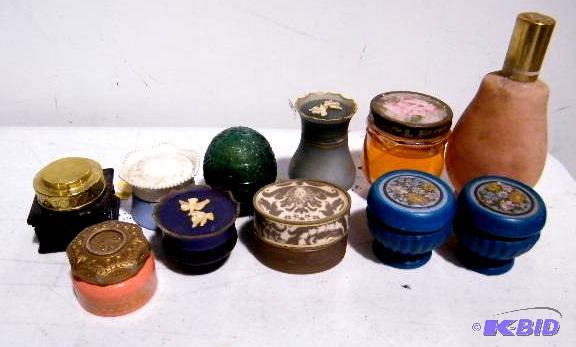 lot 268 image: Avon 11 Piece Lot - Cremes, sachets, powders ...
