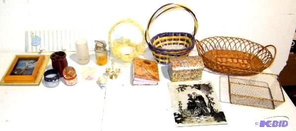 lot 277 image: Mixed Random Lot - Eagle clock - needs repair...