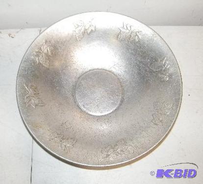 lot 295 image: Metal Bowl - Leaf pattern - West Bend - Made ...