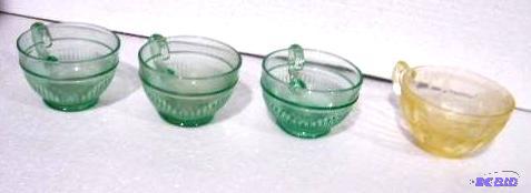 lot 3 image: 4 Piece Depression Glasses - 3 green, 1 amber...