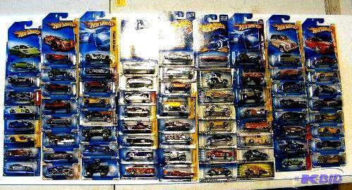 lot 66 image: Hot Wheels Collection 72 Piece Set - 2000 - G...