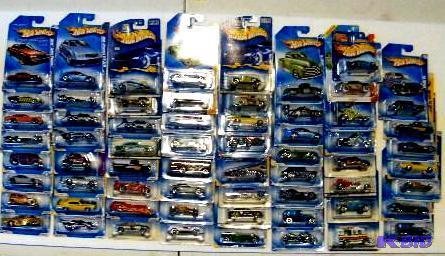 lot 67 image: Hot Wheels Collection 71 Piece Set - Back Sli...