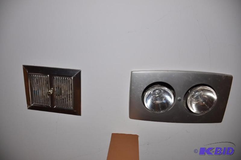lot 115 image: Bathroom fan, heat lamps, lamp...