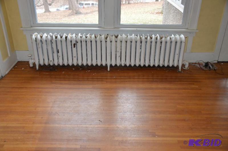 lot 20 image: Antique Radiator 92x22"...