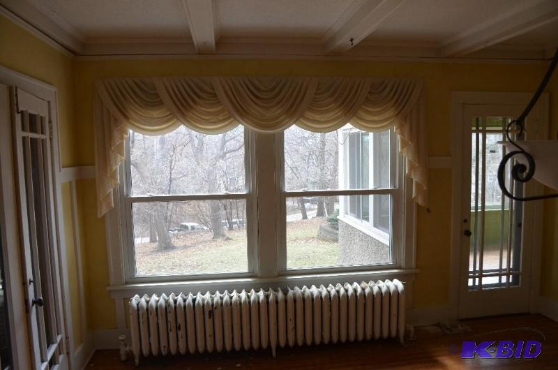 lot 23 image: 2 sets of Vinyl tilting replacement&nbspwind...