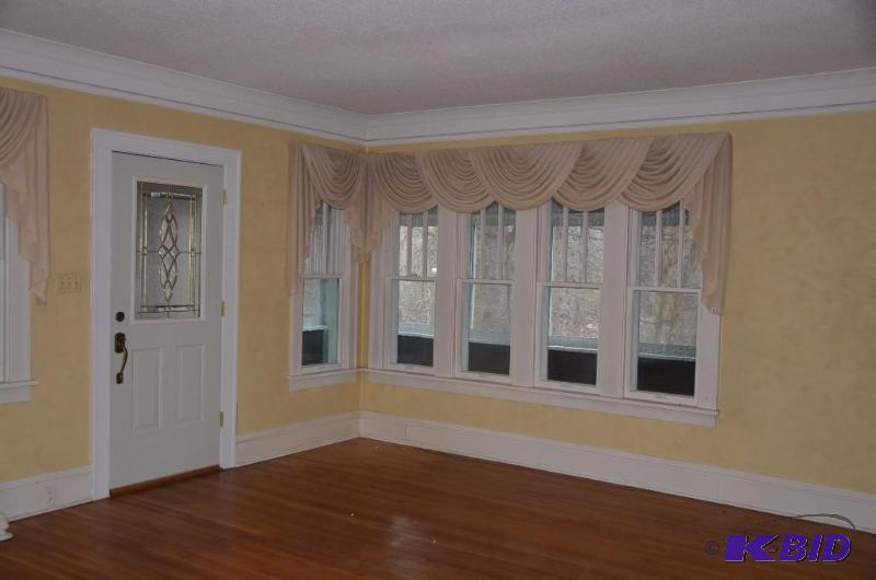 lot 28 image: 5 Antique wood Windows- 22&quotx62"...