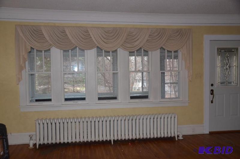 lot 29 image: 5 Antique wood Windows- 22&quotx62"...