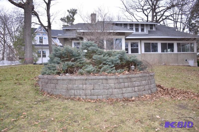 lot 30B image: Landscaping block circle 15 feet in diameter ...