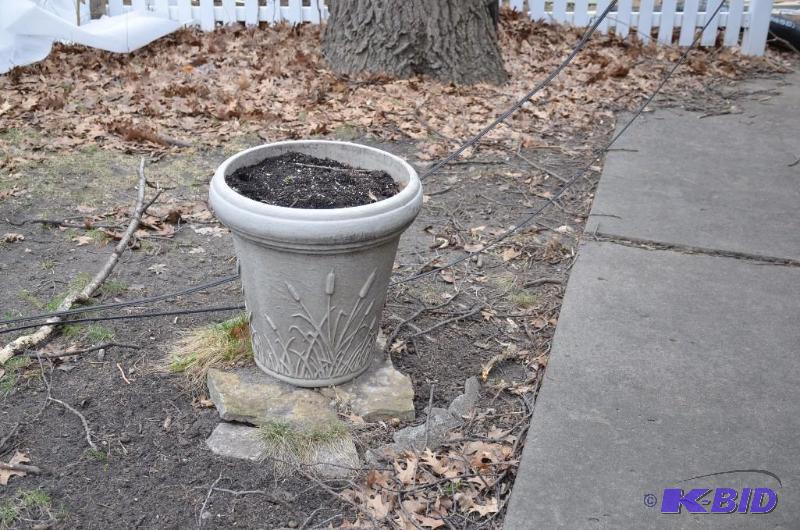 lot 30C image: 3 pots - dark brown 16x16", white 20x20&...
