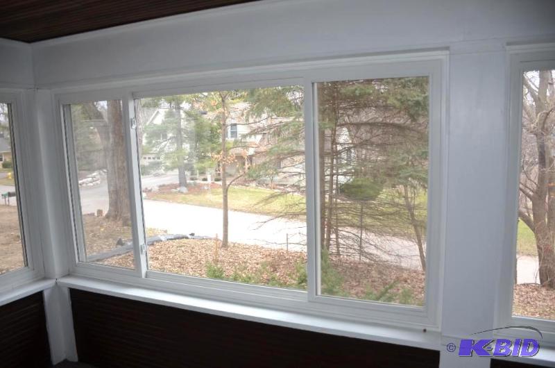 lot 36 image: Large Vinyl replacement window- 110&quotx57&...