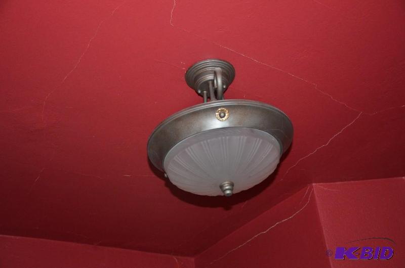 lot 63 image: 15" Light...